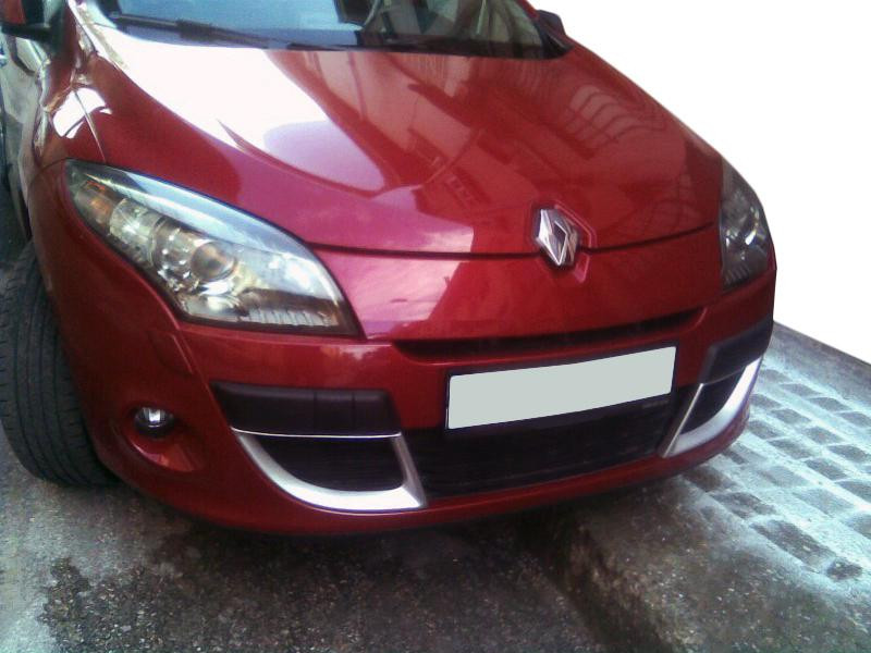 Купить Накладки в бампер (2008-2012, 2 шт, под покраску) для Renault Megane III
