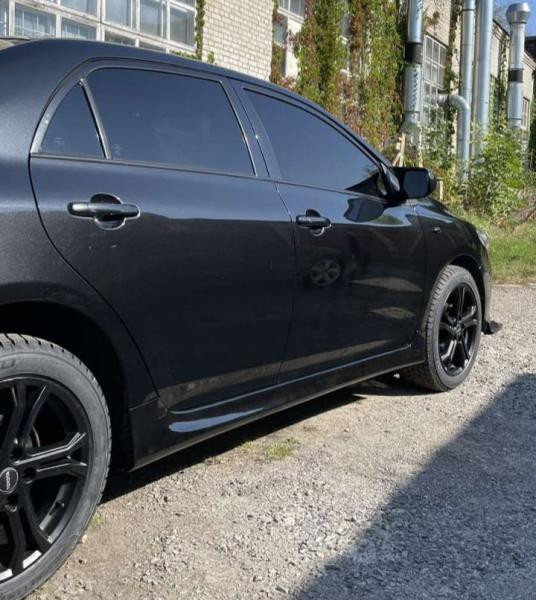 Купити Бокові пороги (під фарбування) для Toyota Corolla 2007-2013 рр