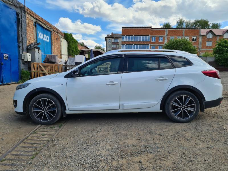 Купити Накладки на арки (8 шт, чорні) HB – метал для Renault Megane III 2009-2016 рр