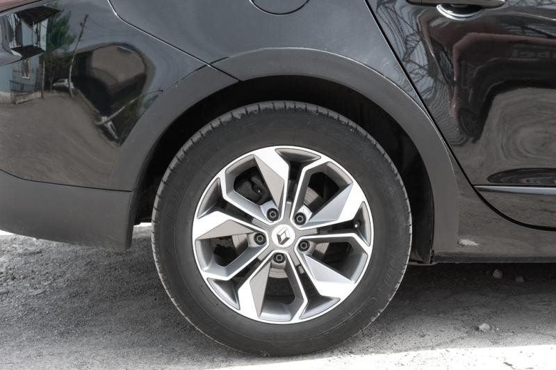 Купити Накладки на арки (8 шт, чорні) HB – метал для Renault Megane III 2009-2016 рр