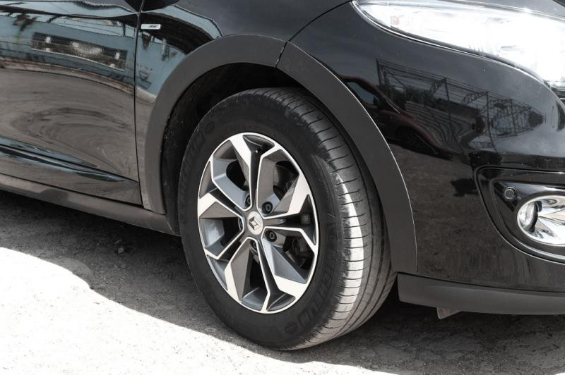 Купити Накладки на арки (8 шт, чорні) HB – метал для Renault Megane III 2009-2016 рр