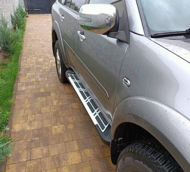 Купити Бокові пороги Sunrise (2 шт., алюміній) для Mitsubishi Pajero Sport 2008-2015 рр