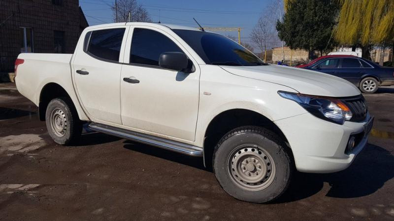 Купить Боковые пороги Premium (2 шт., нерж.) Ø60 для Mitsubishi L200 2015-2024 гг
