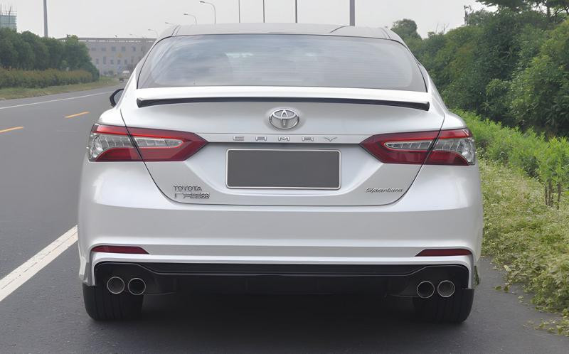 Купити Комплект обвісів Lexus LS style для Toyota Camry 2017-2023 рр