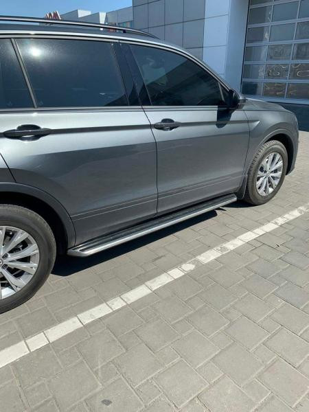 Купити Бокові пороги ОЕМ для звичайного (2 шт., алюм) для Volkswagen Tiguan 2016-2023 рр