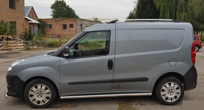 Купити Бічні труби (2 шт., нерж.) 70мм, Максі база для Fiat Doblo II 2010-2022 рр