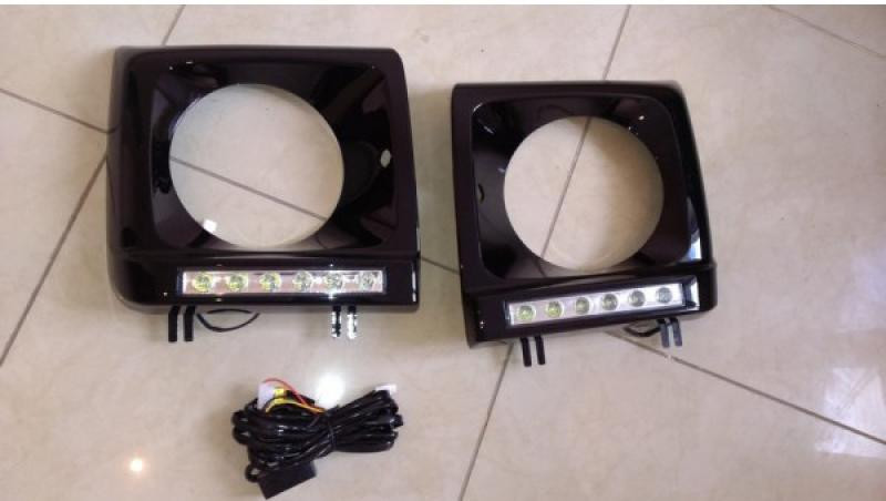 Купить Накладки на фары с LED (6 диодов, комплект) для Mercedes G сlass W463 1990-2018 гг