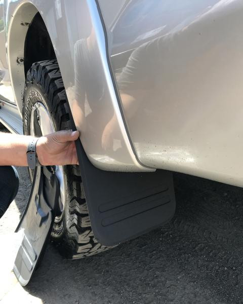 Купить Задние брызговики короткие (2 шт.) для Toyota Hilux 2006-2015 гг