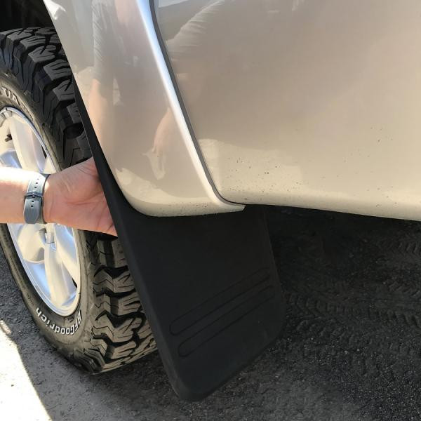 Купить Задние брызговики длинные (2 шт.) для Toyota Hilux 2006-2015 гг