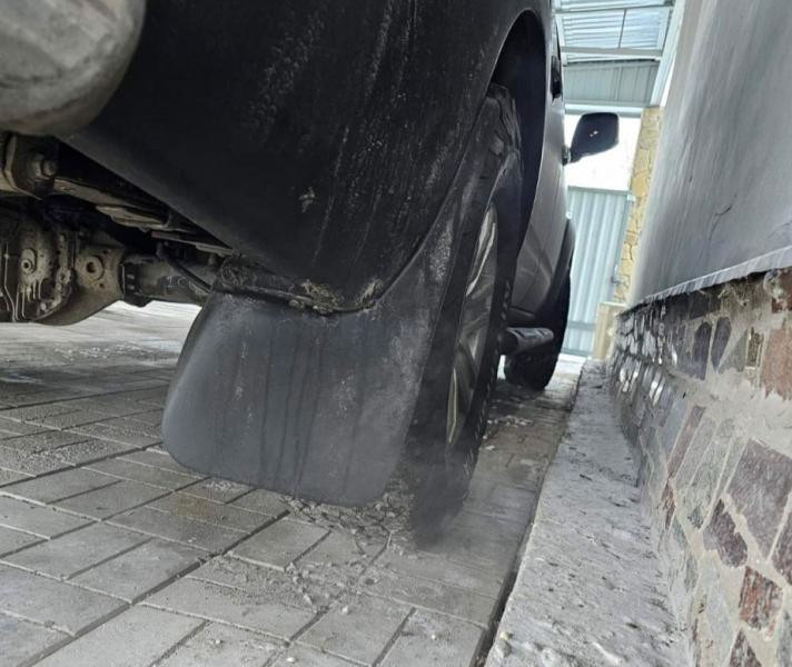 Купити Задні бризковики (2 шт.) для Nissan Navara 2006-2015 рр