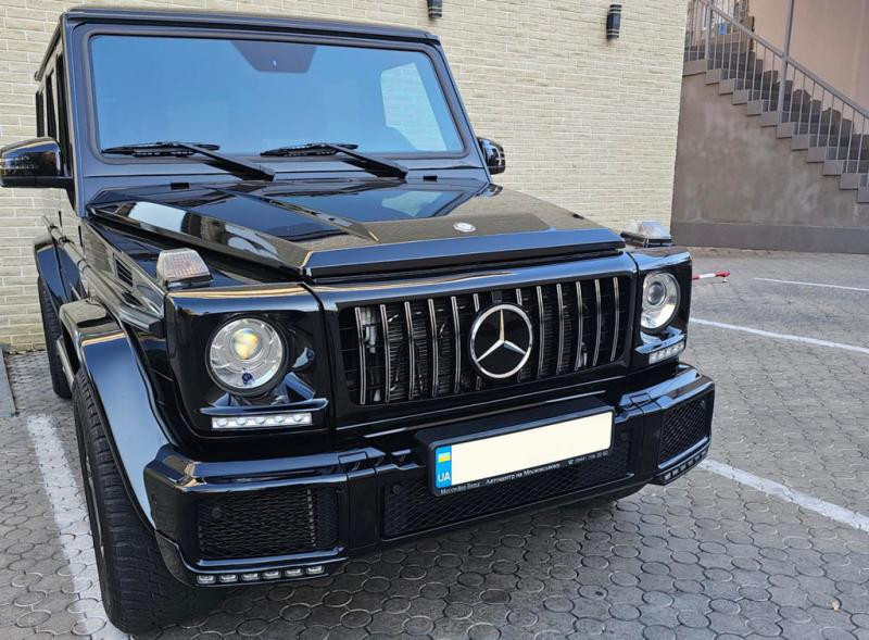 Купити Передня решітка (GT, з хром смужками) Чорна з хром смужками для Mercedes G сlass W463 1990-2018рр