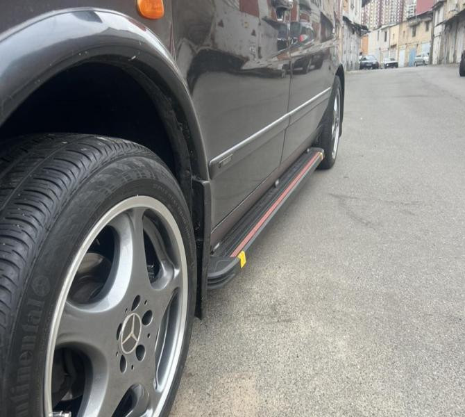 Купити Бокові пороги Maya Red (2 шт., алюміній) для Mercedes Vito W638 1996-2003 рр