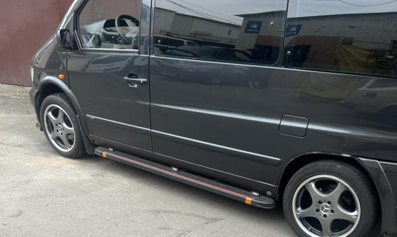 Купити Бокові пороги Maya Red (2 шт., алюміній) для Mercedes Vito W638 1996-2003 рр