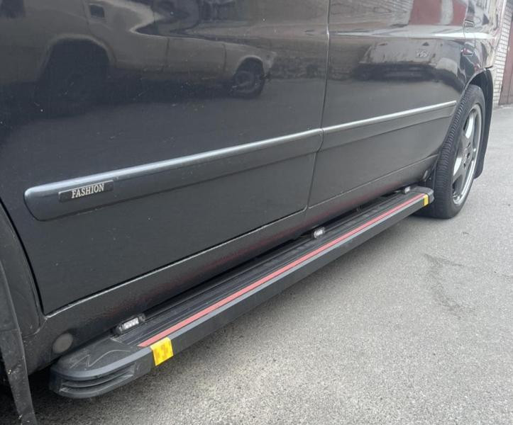 Купити Бокові пороги Maya Red (2 шт., алюміній) для Mercedes Vito W638 1996-2003 рр