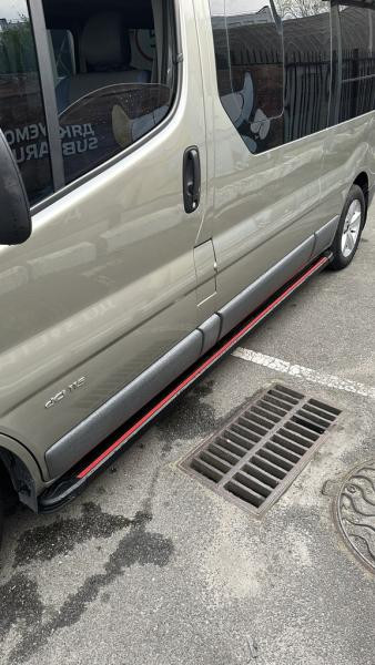 Купити Бокові пороги Maya Red-Black (2 шт., Алюміній) коротка база для Renault Trafic 2015- рр