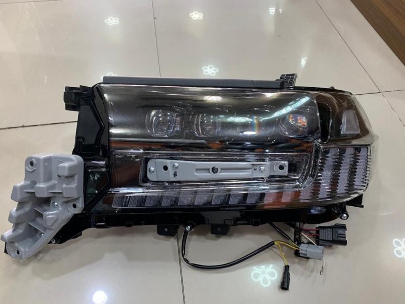 Купить Передние фары 2016-2025 (Bugatti) для Toyota Land Cruiser 200