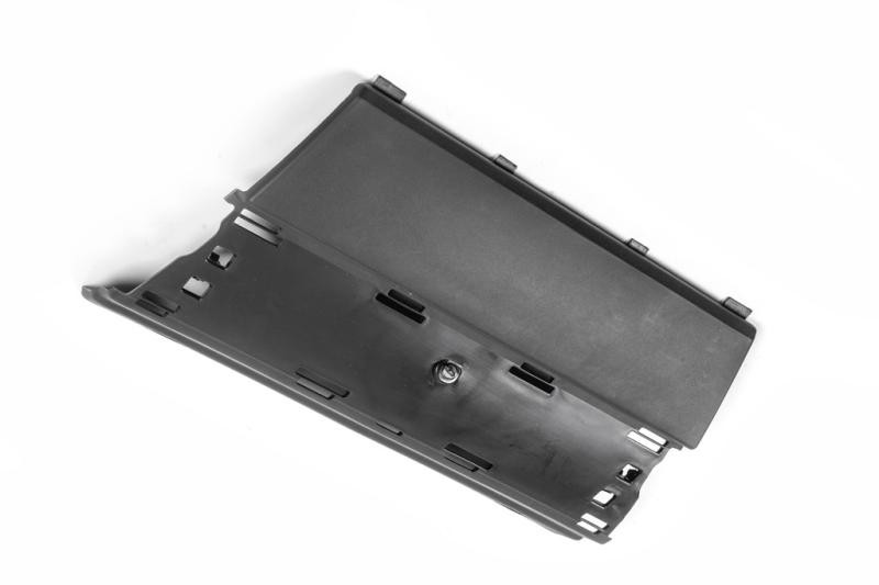 Купити Задній центральний пластик (1 шт) для Range Rover Sport 2005-2013 рр