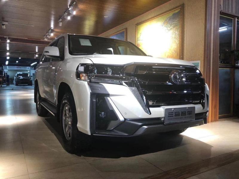 Купити Комплект обвісів 2016-2025 (Limgeni) для Toyota Land Cruiser 200