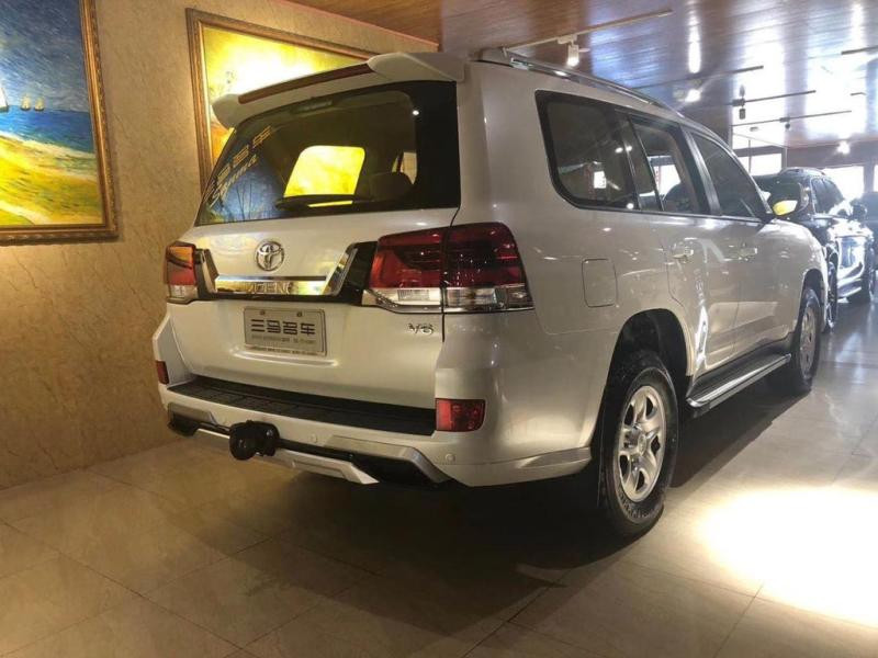 Купити Комплект обвісів 2016-2025 (Limgeni) для Toyota Land Cruiser 200