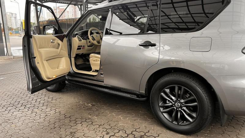 Купить Боковые пороги Vision New Grey (2 шт., алюминий) для Nissan Armada 2016-2024 гг