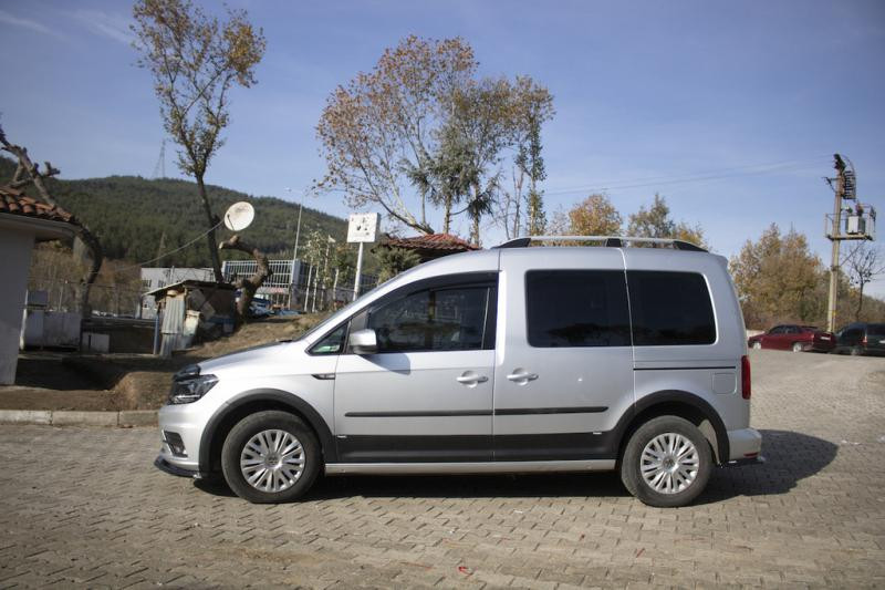 Купить Комплект молдингов и расширителей арок 2 двери, короткая база для Volkswagen Caddy 2015-2020 гг