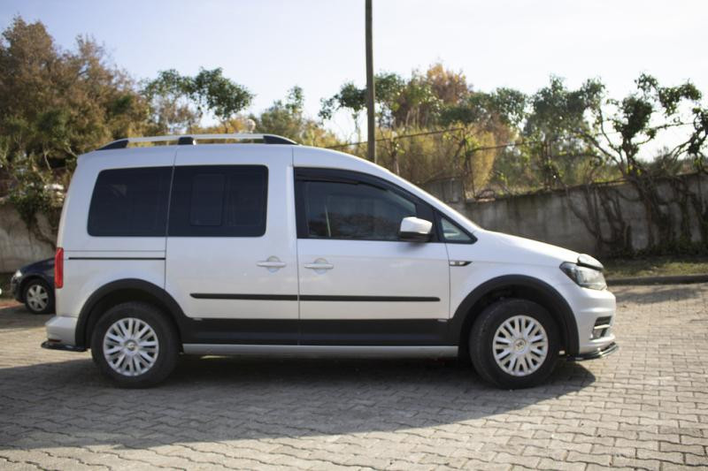 Купить Комплект молдингов и расширителей арок 2 двери, короткая база для Volkswagen Caddy 2015-2020 гг