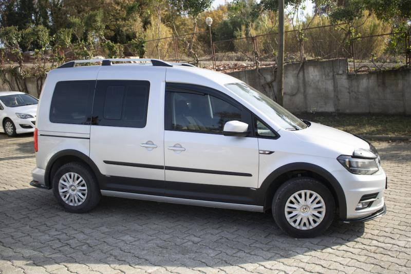 Купить Комплект молдингов и расширителей арок 2 двери, короткая база для Volkswagen Caddy 2015-2020 гг