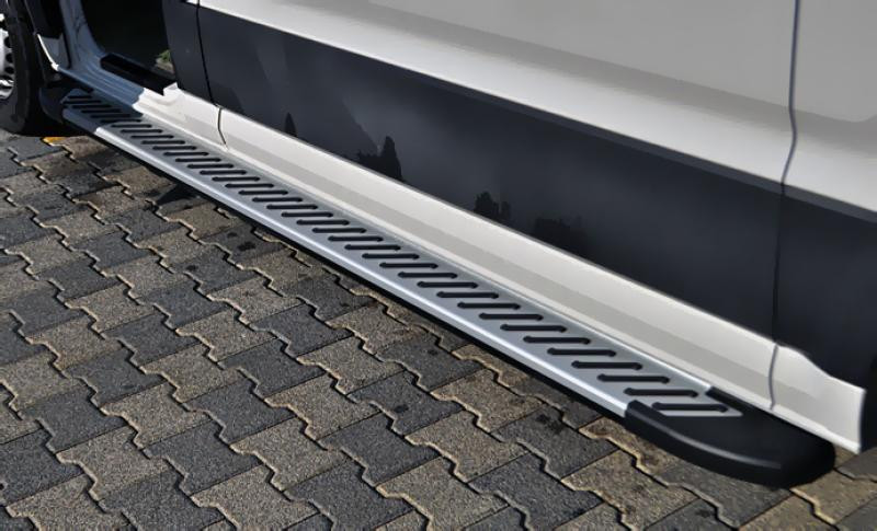 Купити Бокові пороги Line (2 шт, алюміній) Середня база для Volkswagen Crafter 2016- рр