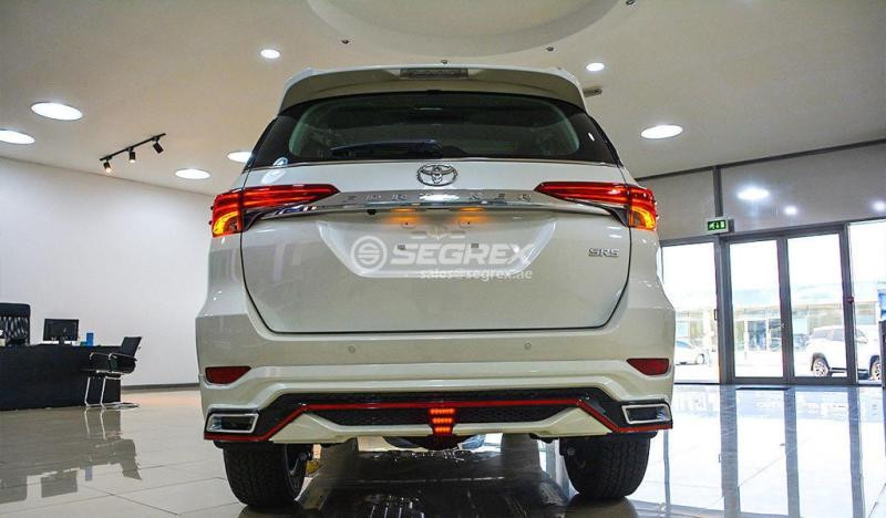 Купити Комплект обвісів Lexus-TRD V2 для Toyota Fortuner 2015- рр