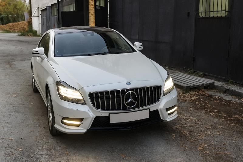 Купити Передня решітка 2011-2014 (GT Panamericana) для Mercedes CLS C218 рр