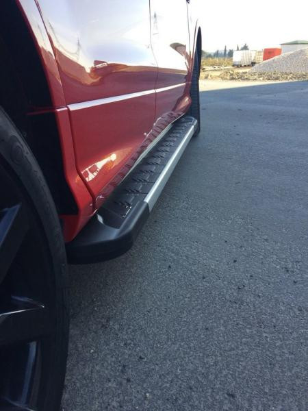 Купить Боковые пороги RedLine V1 (2 шт., алюминий) С черной листвой на дверях для Ford Kuga/Escape 2013-2019 гг