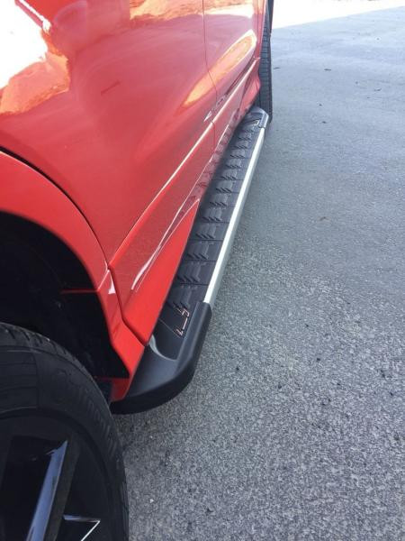 Купить Боковые пороги RedLine V1 (2 шт., алюминий) С черной листвой на дверях для Ford Kuga/Escape 2013-2019 гг