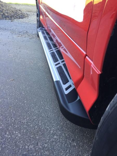 Купить Боковые пороги Sunrise (2 шт., алюминий) С окрашенной листвой на дверях для Ford Kuga/Escape 2013-2019 гг