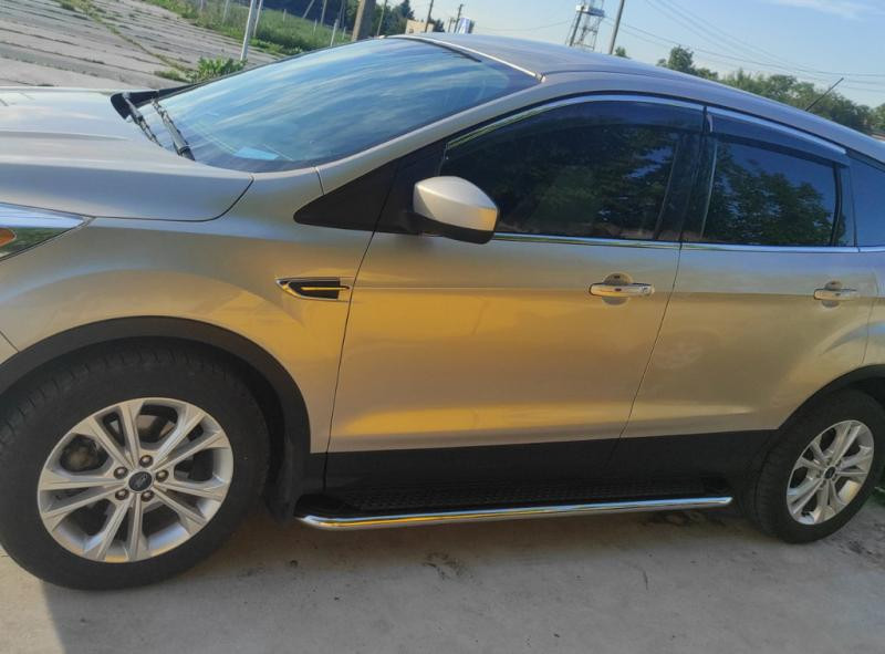 Купити Бокові пороги Maydos V2 (2 шт., Алюміній -2025 нерж) З чорним листям на дверях для Ford Kuga/Escape 2013-2019 рр