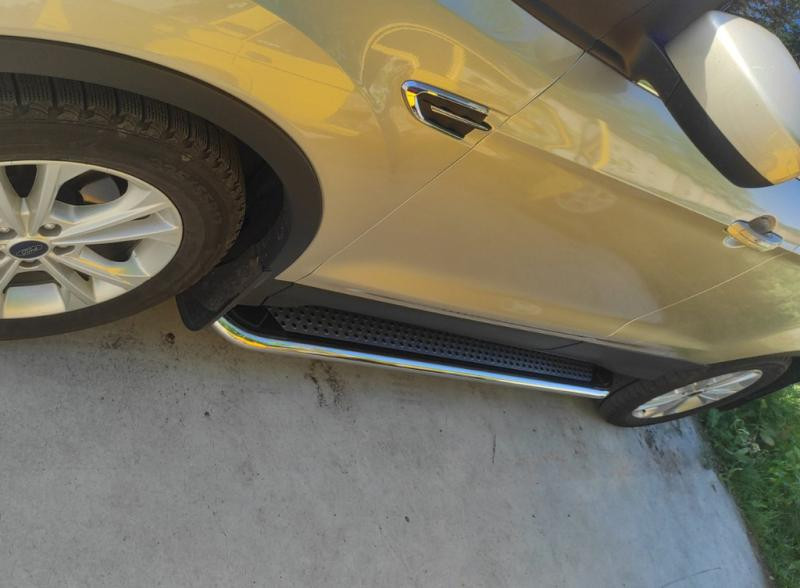 Купити Бокові пороги Maydos V2 (2 шт., Алюміній -2025 нерж) З пофарбованим листям на дверях для Ford Kuga/Escape 2013-2019 рр