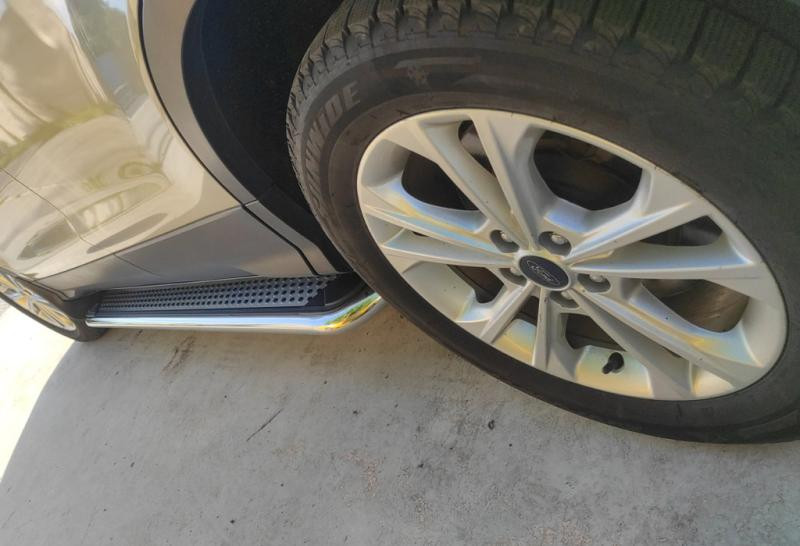 Купити Бокові пороги Maydos V2 (2 шт., Алюміній -2025 нерж) З пофарбованим листям на дверях для Ford Kuga/Escape 2013-2019 рр