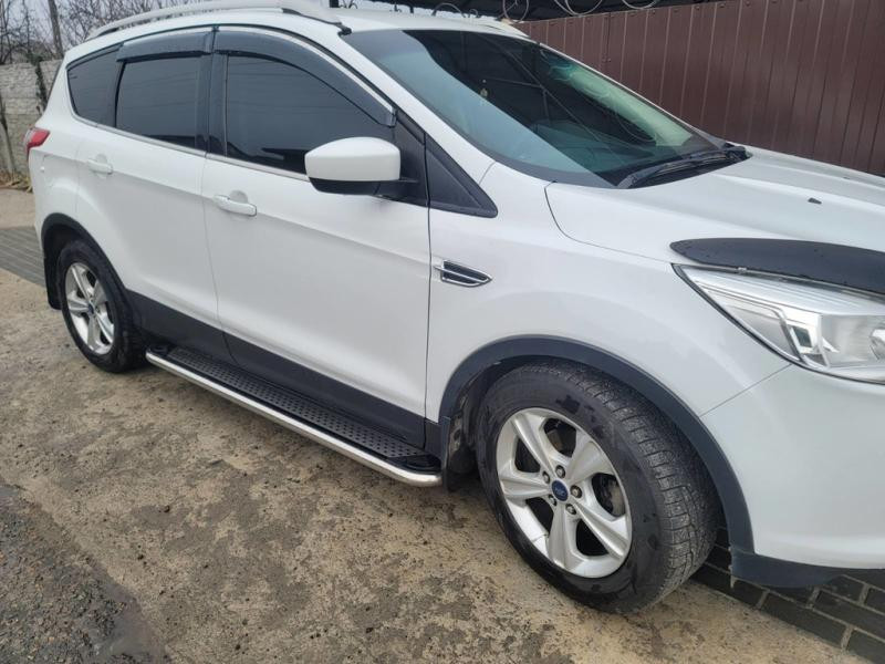 Купити Бокові пороги Maydos V2 (2 шт., Алюміній -2025 нерж) З пофарбованим листям на дверях для Ford Kuga/Escape 2013-2019 рр