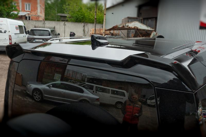 Купити Спойлер (чорний) для Land Rover Defender 2019- рр