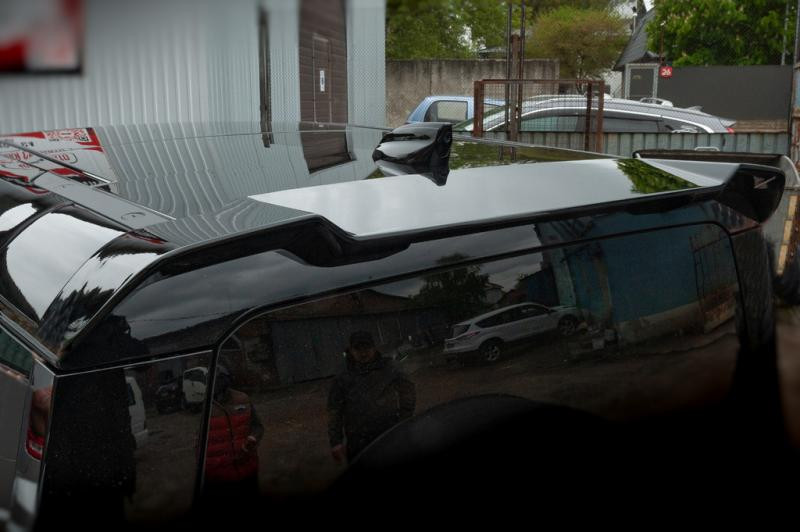 Купити Спойлер (чорний) для Land Rover Defender 2019- рр