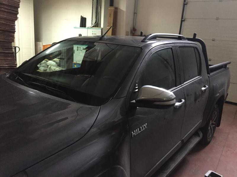 Купить Рейлинги Skyport (черные) для Toyota Hilux 2015- гг