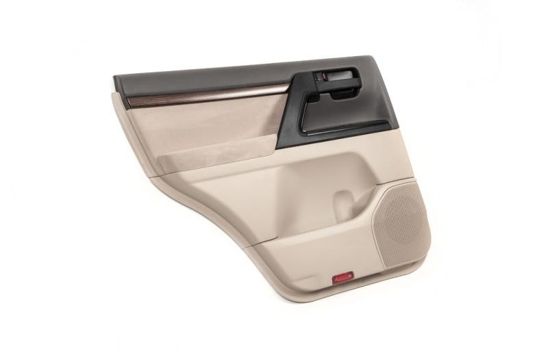 Купить Рестайлинговая обшивка дверей (1 шт) для Toyota Land Cruiser 200