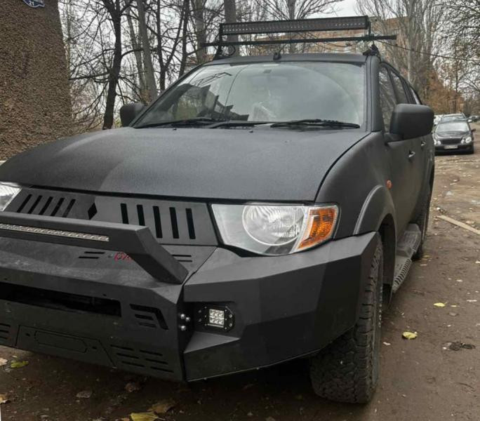 Купити Передній бампер Dakar (2006-2010) для Mitsubishi L200 рр