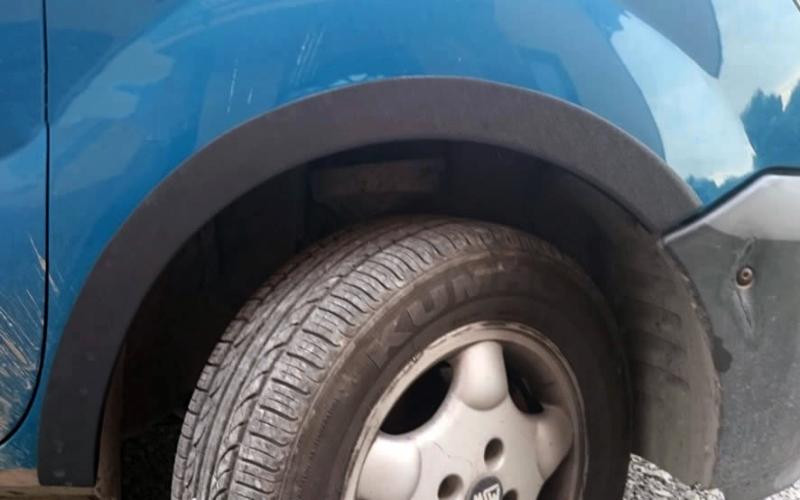 Купити Накладки на арки (4 шт, чорні) Метал для Renault Kangoo 1998-2008 рр