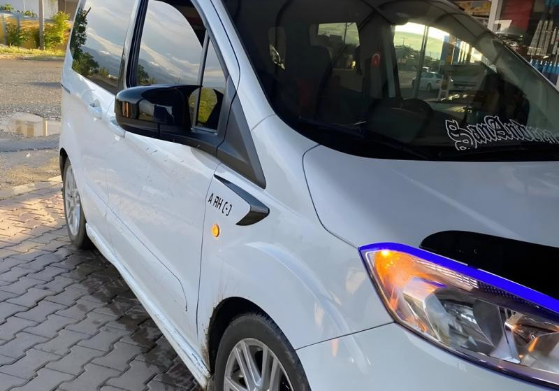 Купить Накладки на зеркала BMW-style (2018-2025, 2 шт) для Ford Courier