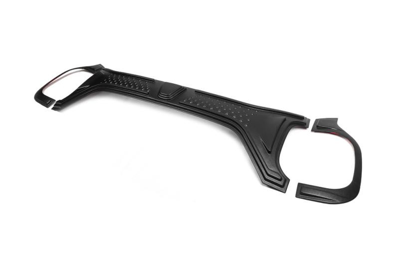 Купить Пластиковая накладка на крышку багажника (3 детали) для Renault Duster 2018-2024 гг