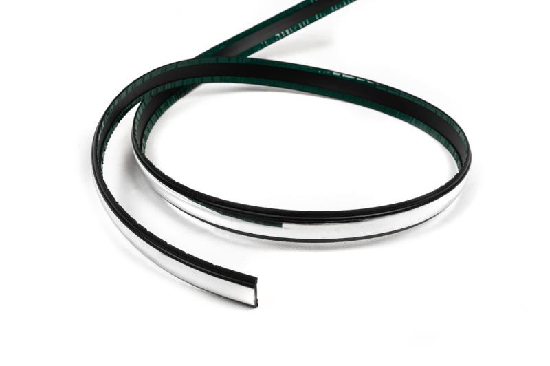 Купить Черный молдинг с хром полоской на метраж sal35 (1 метр, 26 мм)