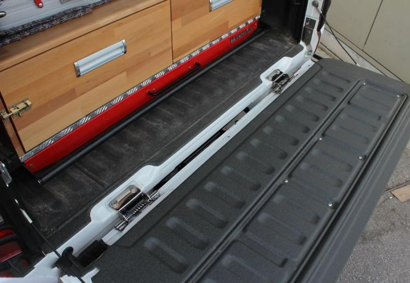 Купити Механізм плавного відкривання заднього борту для Mitsubishi L200 2015-2024 рр