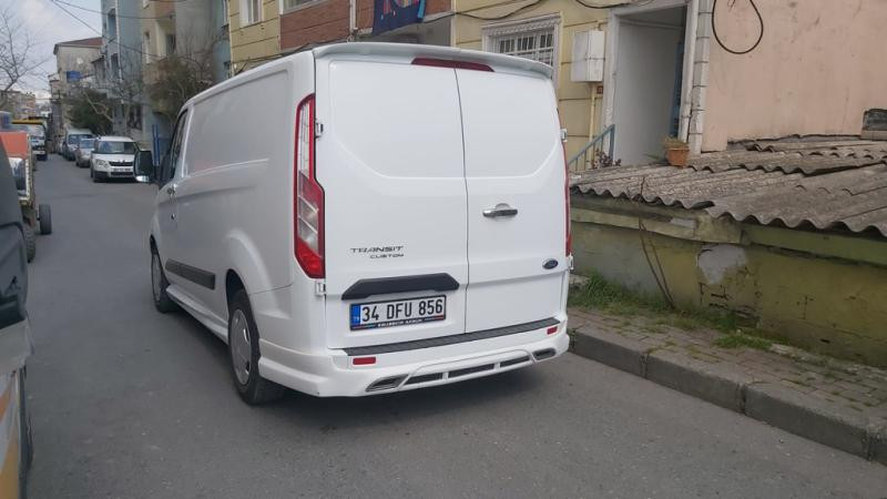 Купить Накладка на задний бампер (под покраску) для Ford Custom 2013-2022 гг