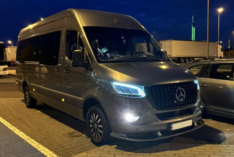 Купить Нижняя накладка на передний бампер (под покраску) для Mercedes Sprinter W907/W910 2018- гг