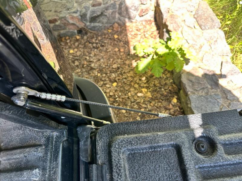 Купити Амортизатори задньої кришки для Toyota Hilux 2015- рр